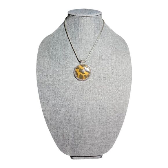 Vintage Tortoise Shell Aura Pendant Necklace - Picture 7 of 12